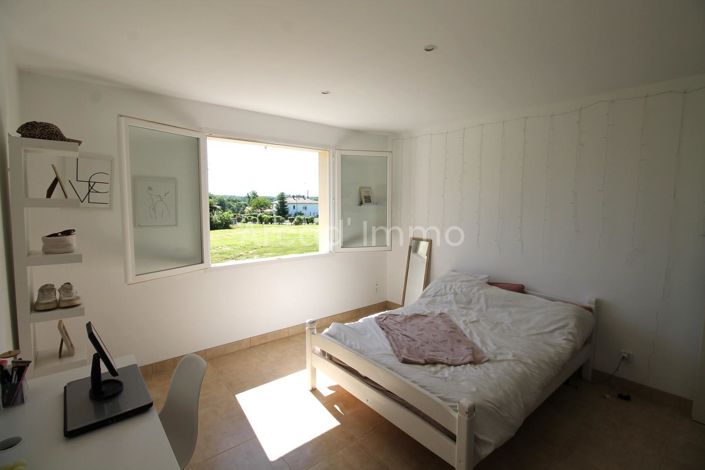 Image No.6-4 Bed House for sale