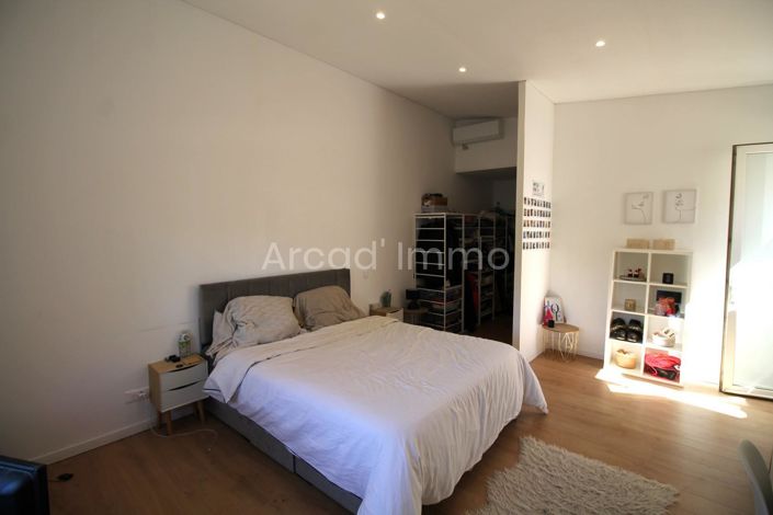 Image No.8-4 Bed House for sale