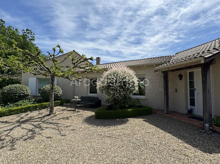 Image No.1-4 Bed House for sale