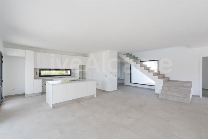 Image No.14-3 Bed House for sale