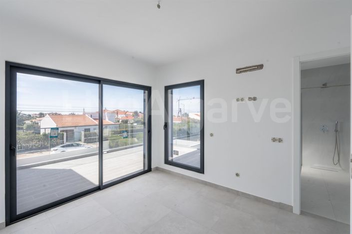 Image No.20-3 Bed House for sale