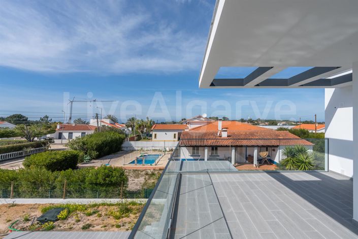 Image No.21-3 Bed House for sale