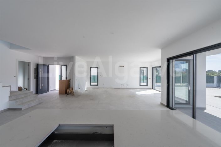 Image No.7-3 Bed House for sale