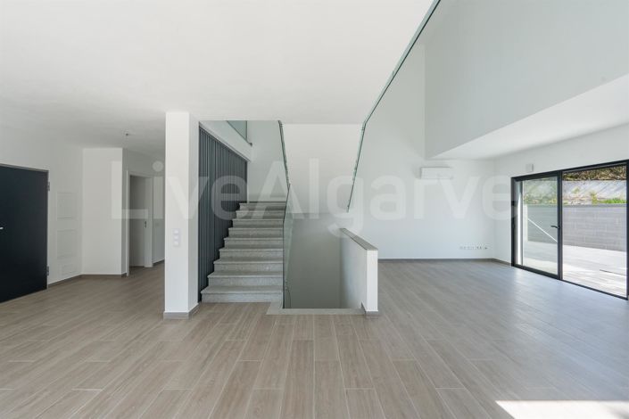 Image No.11-4 Bed House for sale