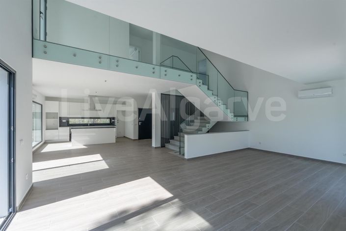 Image No.22-4 Bed House for sale