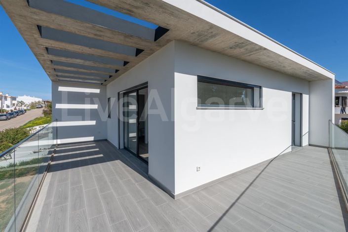 Image No.26-4 Bed House for sale