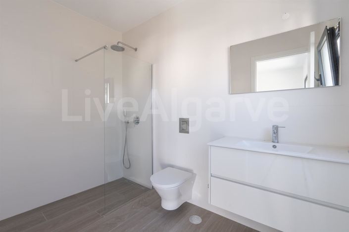 Image No.34-4 Bed House for sale