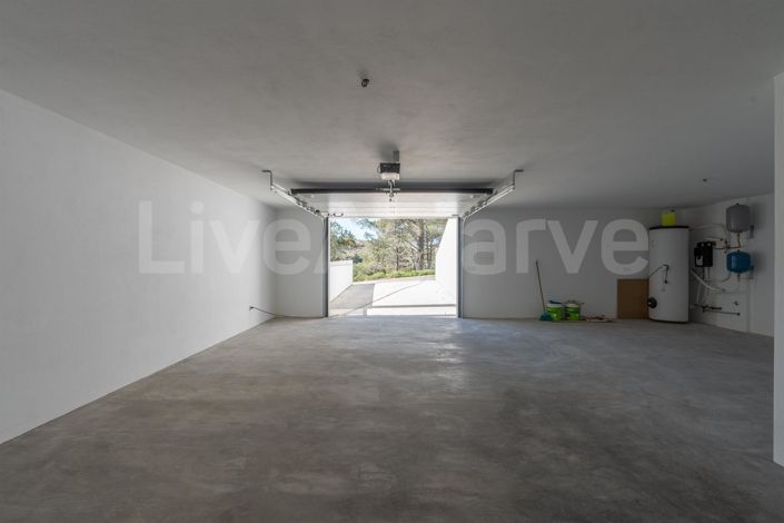 Image No.37-4 Bed House for sale