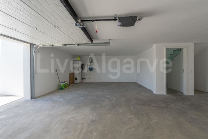 Image No.38-4 Bed House for sale