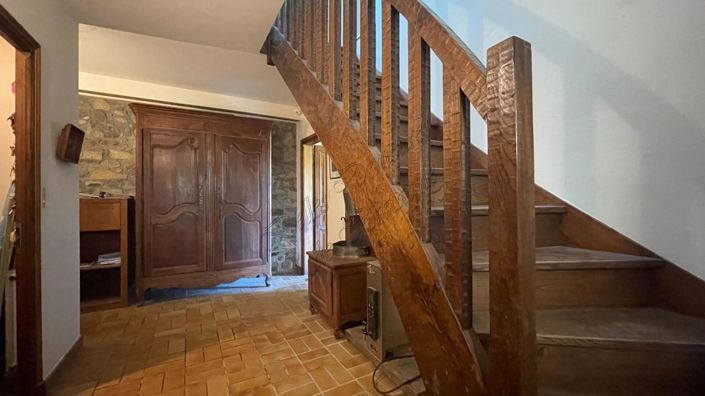 Image No.8-8 Bed Apartment for sale