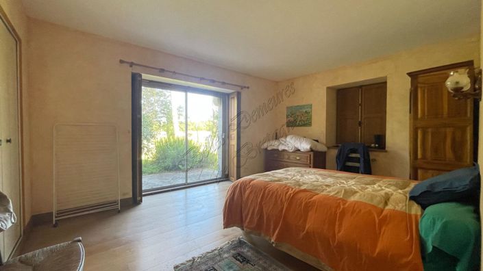 Image No.9-8 Bed Apartment for sale