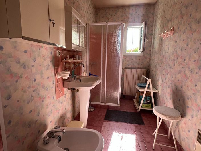 Image No.8-5 Bed House for sale