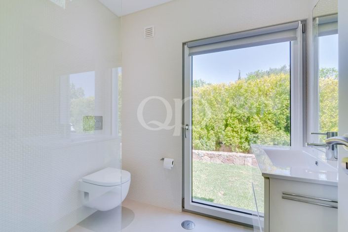 Image No.19-4 Bed House for sale