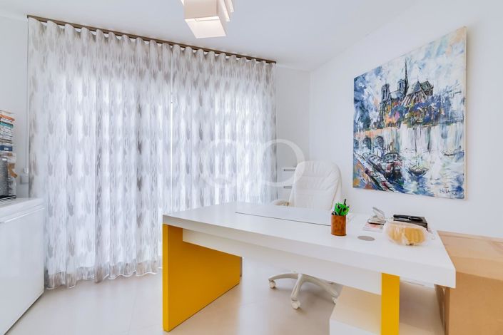 Image No.21-4 Bed House for sale