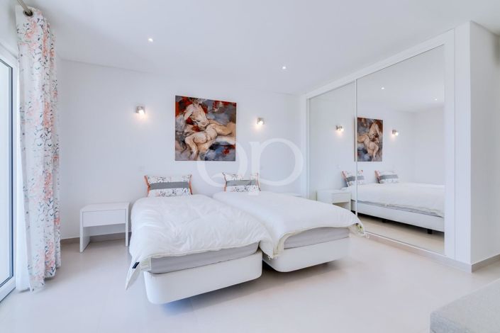 Image No.29-4 Bed House for sale