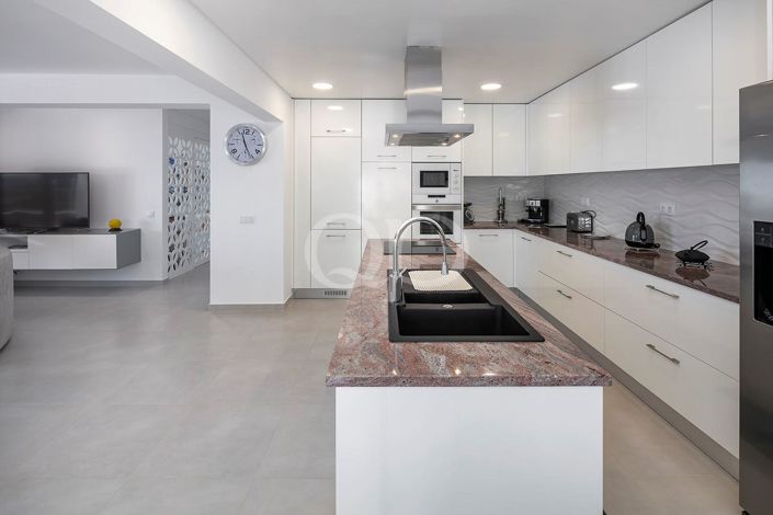 Image No.3-4 Bed House for sale