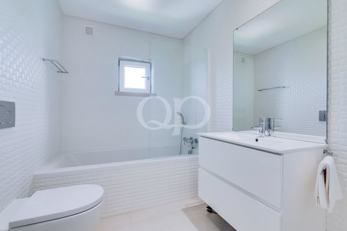 Image No.30-4 Bed House for sale