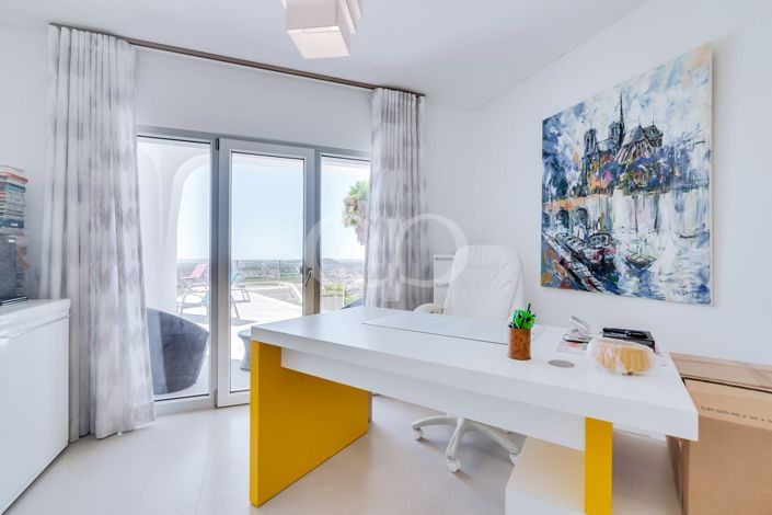 Image No.33-4 Bed House for sale