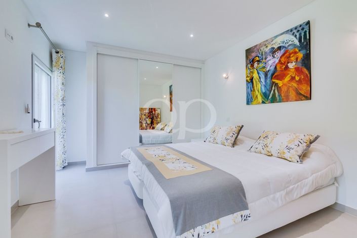 Image No.7-4 Bed House for sale