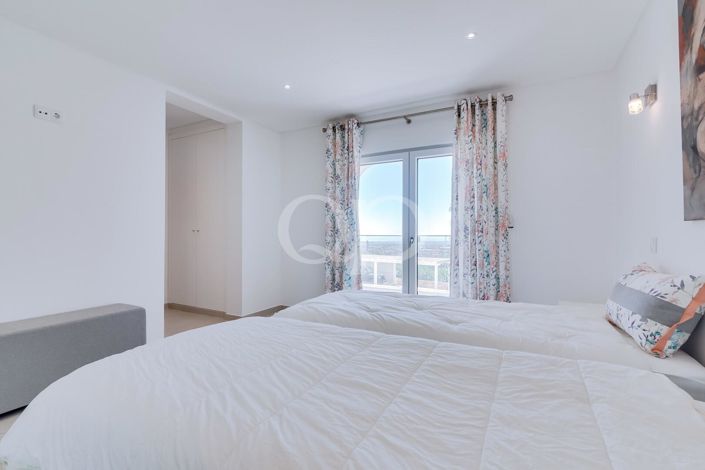 Image No.8-4 Bed House for sale