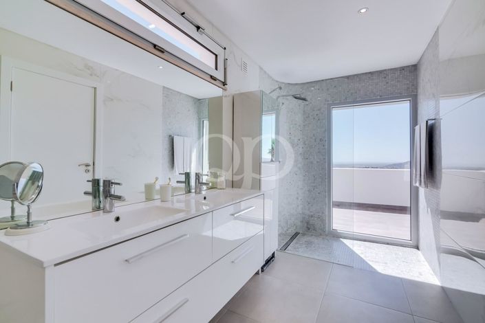 Image No.9-4 Bed House for sale