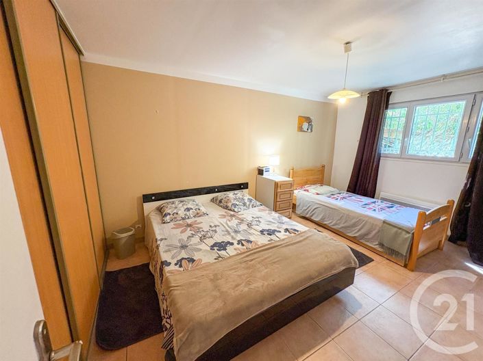 Image No.18-6 Bed House for sale