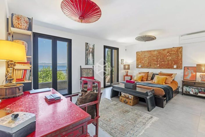 Image No.10-3 Bed House for sale