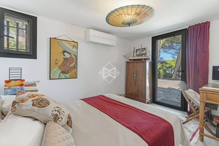 Image No.11-3 Bed House for sale