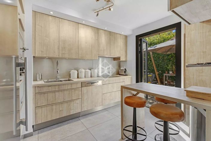 Image No.8-3 Bed House for sale