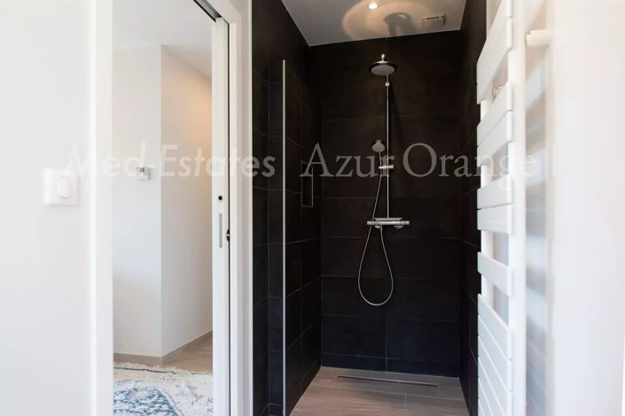 Image No.12-5 Bed House for sale