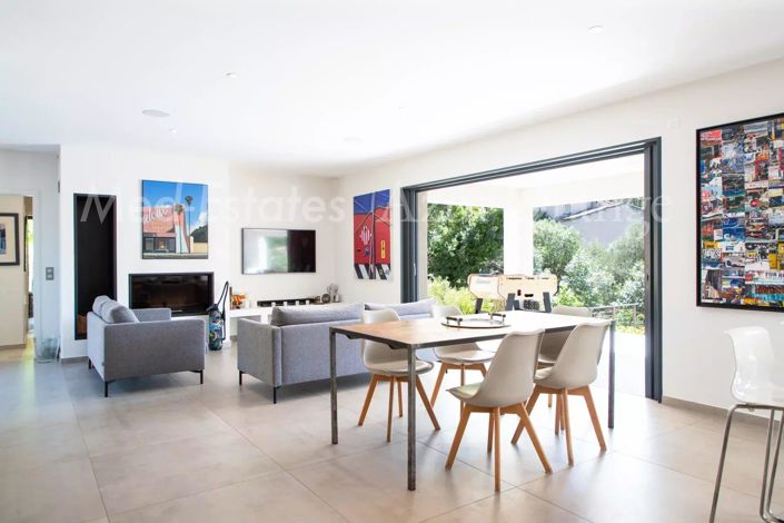 Image No.3-5 Bed House for sale