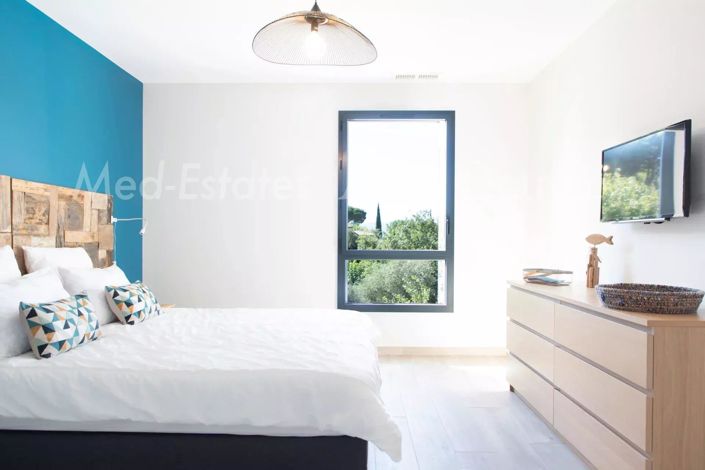 Image No.5-5 Bed House for sale