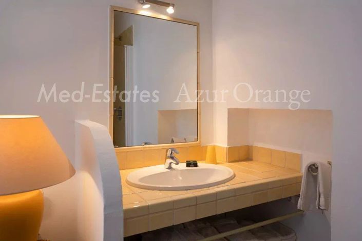 Image No.25-6 Bed House for sale