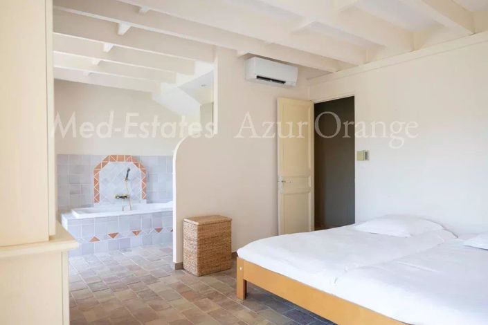 Image No.28-6 Bed House for sale