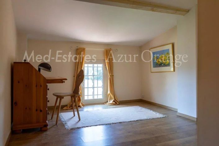 Image No.29-6 Bed House for sale