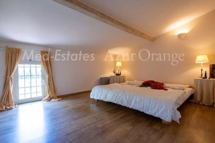 Image No.31-6 Bed House for sale