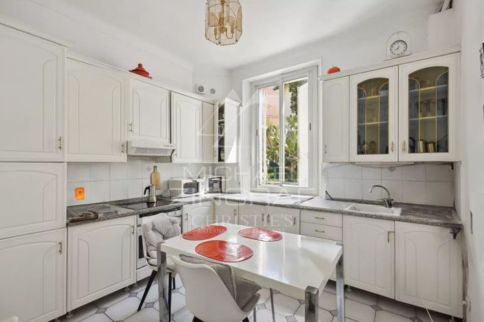 Image No.5-6 Bed House for sale