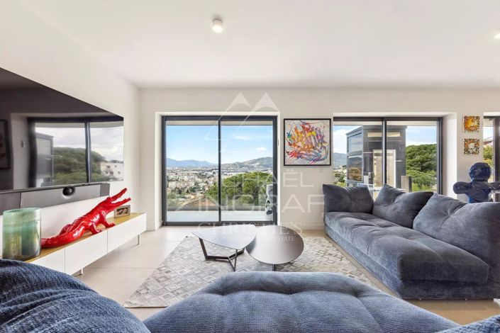 Image No.5-4 Bed House for sale