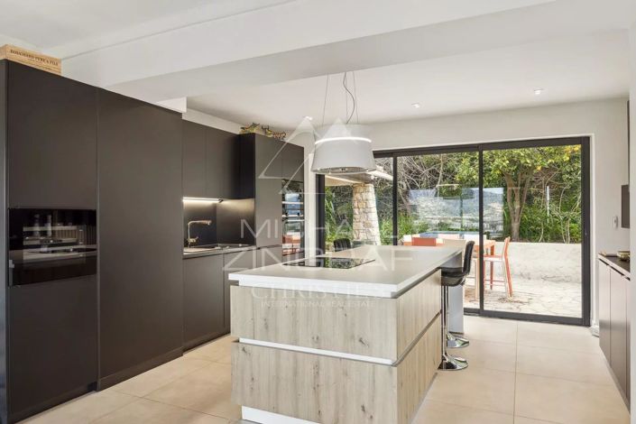 Image No.7-4 Bed House for sale