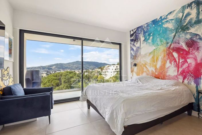 Image No.8-4 Bed House for sale