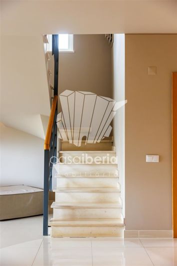 Image No.12-2 Bed House for sale