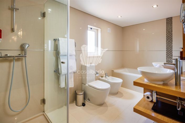 Image No.18-3 Bed House for sale