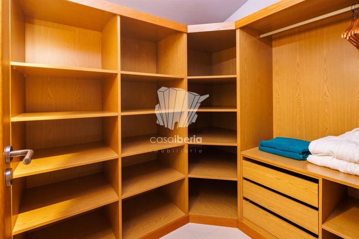 Image No.19-3 Bed House for sale