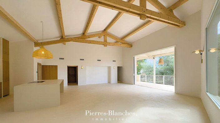 Image No.1-4 Bed House for sale