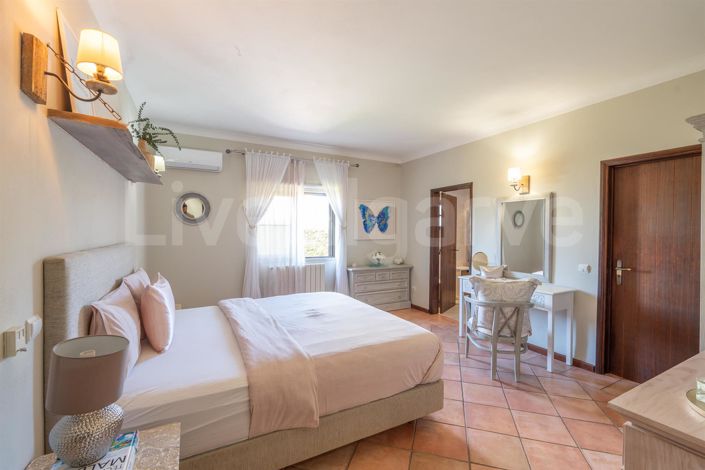 Image No.29-4 Bed House for sale