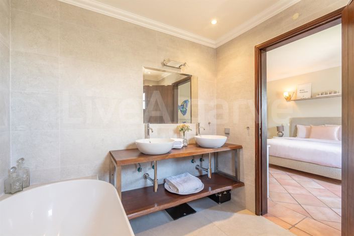 Image No.31-4 Bed House for sale