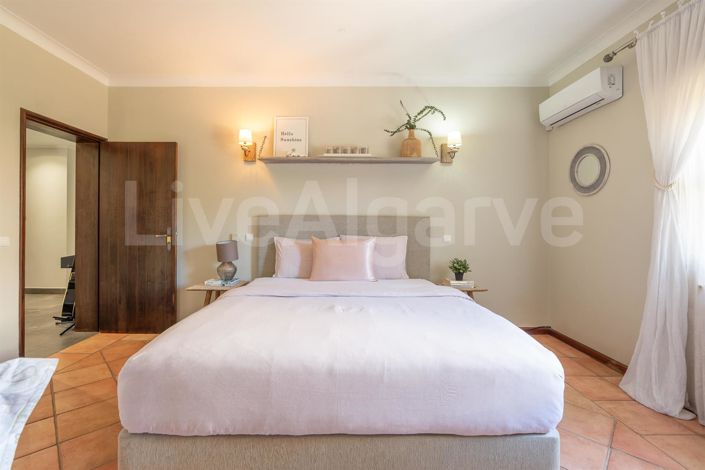 Image No.32-4 Bed House for sale