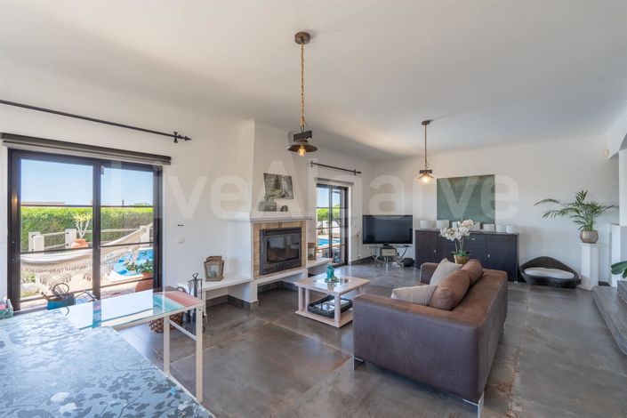 Image No.6-4 Bed House for sale