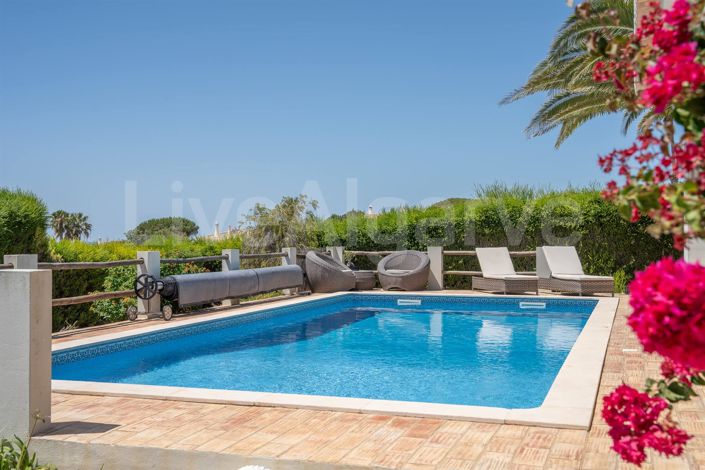 Image No.8-4 Bed House for sale