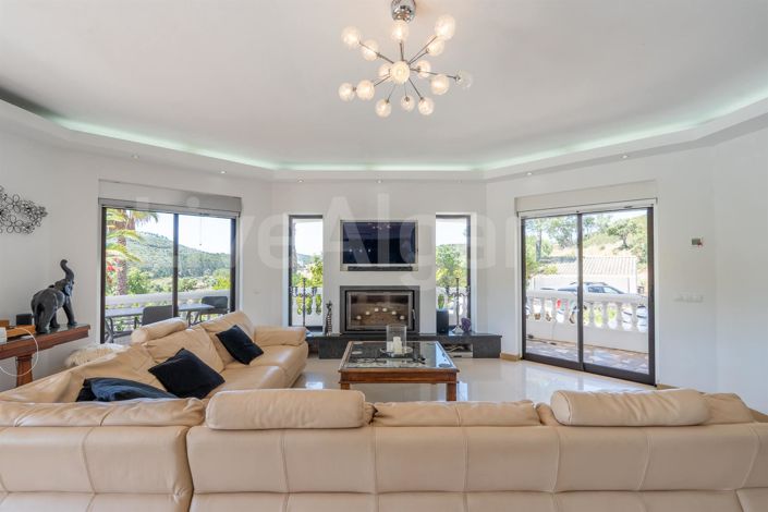 Image No.11-3 Bed House for sale